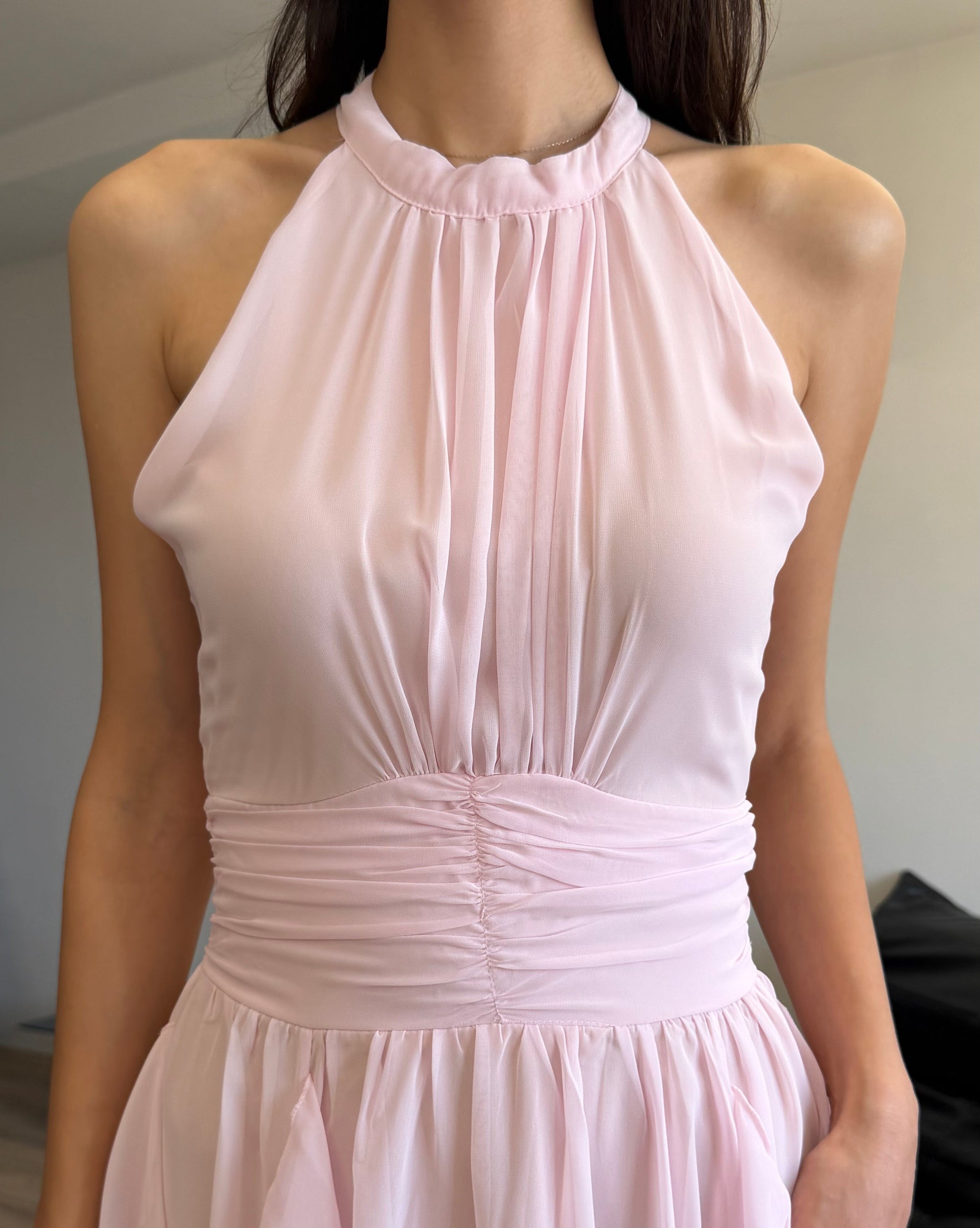 Halter Yaka Fırfırlı Şifon Elbise (Pembe)
