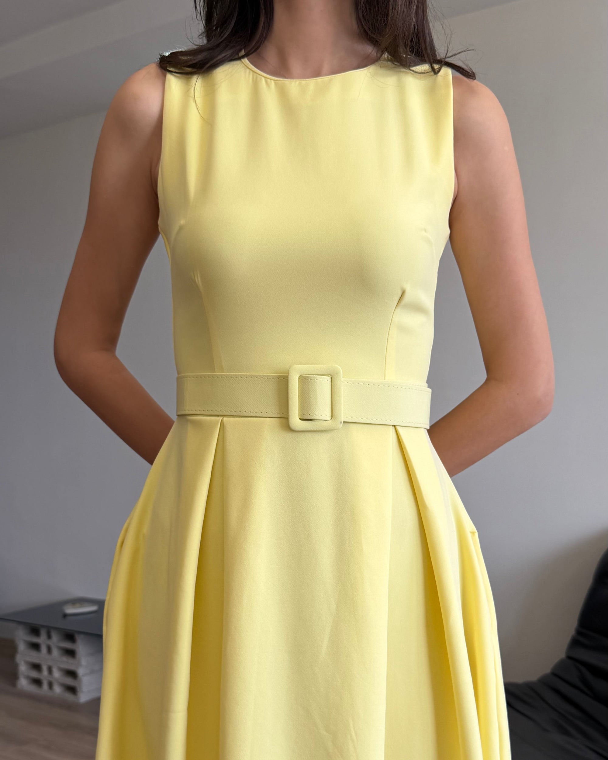 Halter Yaka Kemerli Kloş Elbise (Sarı)