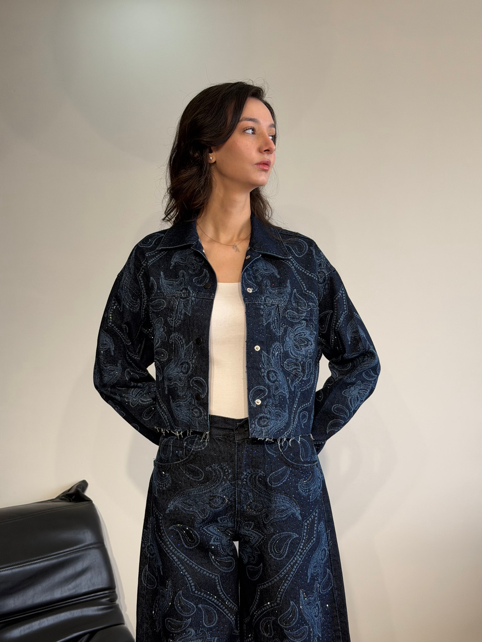 Premium Parlak Taş Detaylı Crop Fit Denim Ceket (Koyu Mavi)
