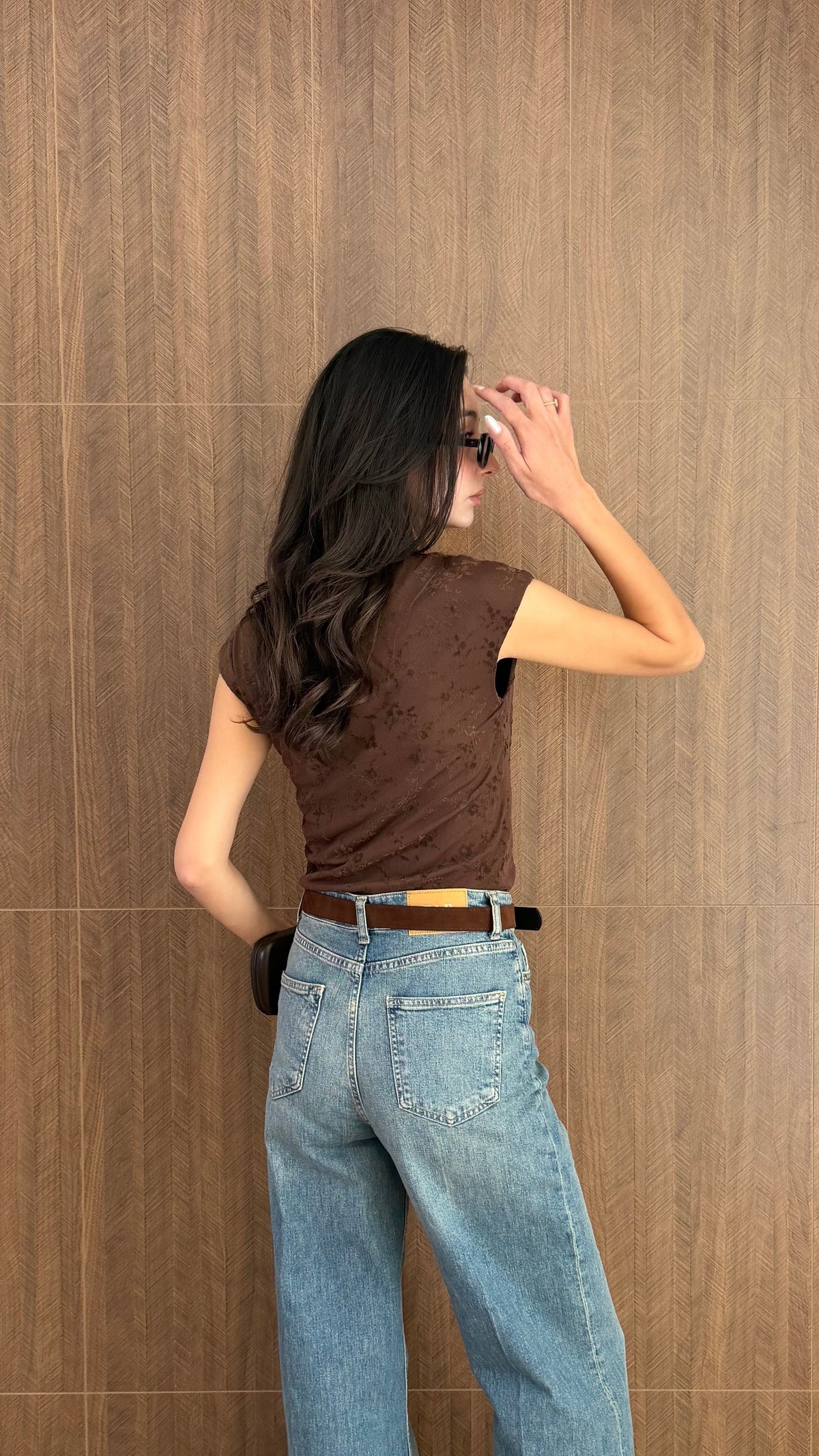 Dik Yaka Düğmeli Kadife Baskılı Bluz (Kahverengi)
